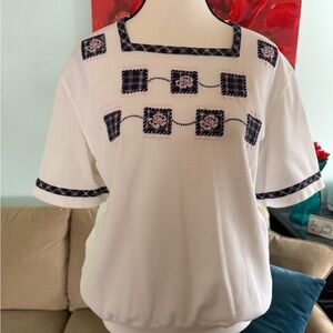 Alfred Dunner Blouse Size Medium White Navy Blue EUC Patchwork Embroidered